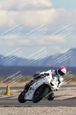 media/Nov-16-2025-Race Pace (Sun) [[8c5fa54630]]/Non Verified Riders (1st 20 Minutes)/5-Turn 15 (110pm)/